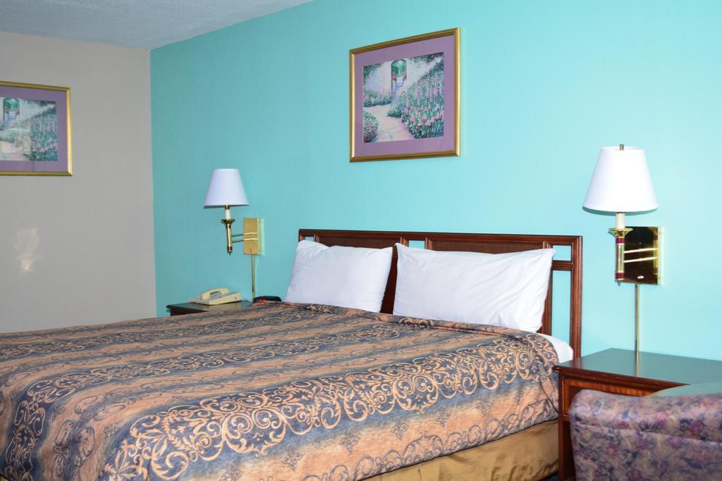 Red Carpet Inn And Suites Скрантон Экстерьер фото