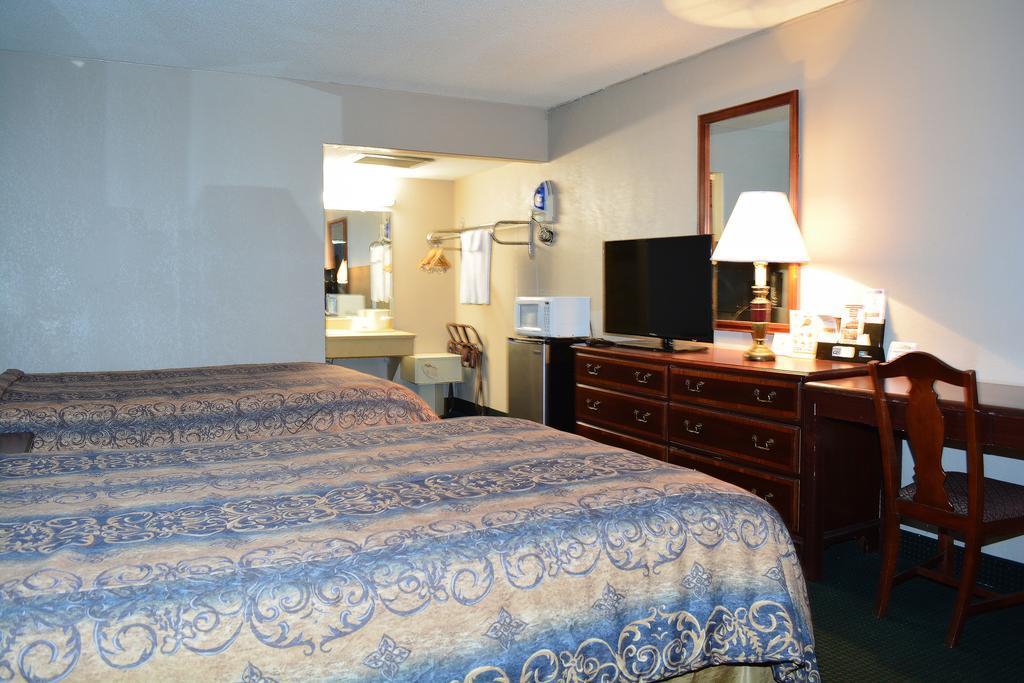 Red Carpet Inn And Suites Скрантон Экстерьер фото